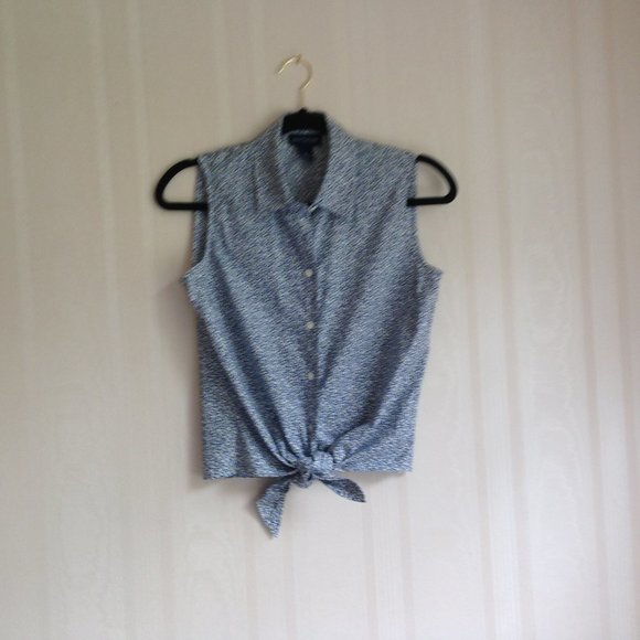 Ann Taylor Tops - Pretty Ann Taylor Sleeveless Blouse